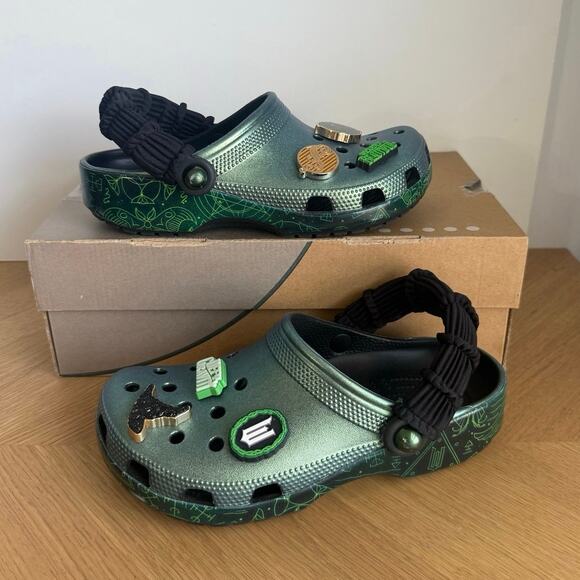 CROCS x Wicked Elphaba Unisex Slip On Clogs Sandals- SZ Men 5- Women 7 main image 6